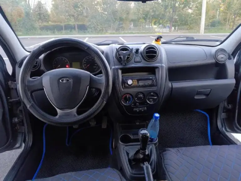 Продаю свой автомобиль. 2018г, 2 хозяина, 155 тыс. Км, пробег не скрученый, 1.6 87л. С. Авто без вложений. Тот самый вариант, где сел и поехал. Юридически чистая, без запретов и тд. С переоформлением проблем не будет. Оформлена на жену. Эксплуатировалась каждый день и никогда не подводила. Двигатель не троит, прет будь здоров даже с кондером. Масло менялось каждые 8-10т км. Коробка без хрустов, все передачи включаются как надо. По кузову есть мелкие недочёты, и жизненные коцки, машина не новая. Владею 3.5 года. Комфортная комплектация: эур, кондиционер, 2 передних стеклоподъёмника, обогрев заднего стекла и боковых зеркал. Вся электрика работает исправно. Кондиционер дует летом что надо, заправлял в прошлом году, зимой печка греет отлично.
За период владения были заменены тормоза в круг (диски, колодки, барабаны, цилиндрики), тросса ручника, грм, помпа
Осмотр левенцовка пр-кт солженицына. Цена 550т. Р. Обоснованный торг у капота присутствует. Звонить в любой день с 8-00 до 22-00. 89044478023 андрей. - фотография - 3