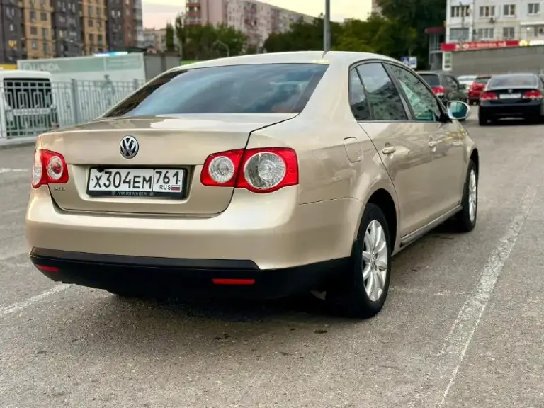 Продам джету 2006г 1.6
Км 203 000
Коробка автомат
Двигатель работает как часики, масло не берет, ничего не капает.
Коробка не пинается, переключается плавно.
По кузову коррозии нет.
Салон в хорошем состоянии, в машине не курили.
Автомобиль очень надёжный, проблем с запчастями нет.
Комплектация хорошая: стелкоподъёмники, электропривод зеркал, двухзонный климат контроль, камера заднего вида, доводчик стекол, новая мультимедиа (планшет) и многое другое.
В комплекте отдам зимнюю резину на штампах.
В общем, за свои деньги отличный аппарат!

Стоимость: 540 000
Просмотр: ростов-на-дону, ул. Добровольского 11/2

Контакты:
+79895228780
Vk. Com/egor_kaydanovich - фотография - 4