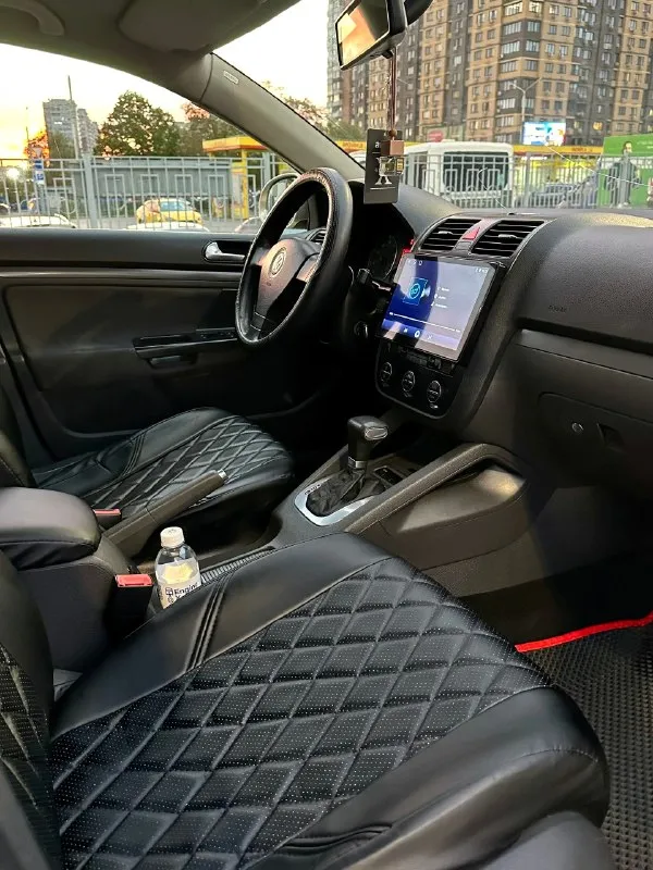 Продам джету 2006г 1.6
Км 203 000
Коробка автомат
Двигатель работает как часики, масло не берет, ничего не капает.
Коробка не пинается, переключается плавно.
По кузову коррозии нет.
Салон в хорошем состоянии, в машине не курили.
Автомобиль очень надёжный, проблем с запчастями нет.
Комплектация хорошая: стелкоподъёмники, электропривод зеркал, двухзонный климат контроль, камера заднего вида, доводчик стекол, новая мультимедиа (планшет) и многое другое.
В комплекте отдам зимнюю резину на штампах.
В общем, за свои деньги отличный аппарат!

Стоимость: 540 000
Просмотр: ростов-на-дону, ул. Добровольского 11/2

Контакты:
+79895228780
Vk. Com/egor_kaydanovich - фотография - 5